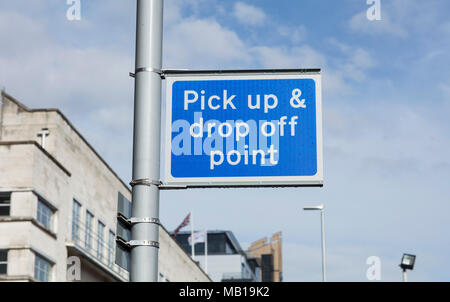 Pick-up und Drop-off Point, Station Road, Nottingham, Nottinghamshire, Großbritannien - 3 April 2018 Stockfoto