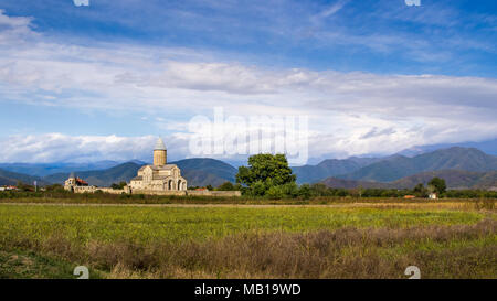 Panoramablick auf Alaverdi Kloster - georgische orthodoxe Kloster in Kakhetia Region in Ost-Georgien. Stockfoto