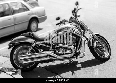 Schwarz & Weiß Blick auf klassische Harley Davidson Motorrad; historische Salida, Colorado, USA Stockfoto