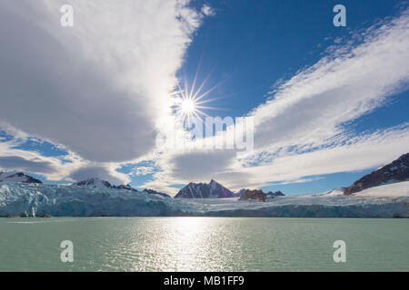 Smeerenburgbreen, Gletscher in der Nähe von Reuschhalvøya in Albert I mündet Land in Bjørnfjorden, inneren Teil des Smeerenburgfjorden, Svalbard, Norwegen Stockfoto