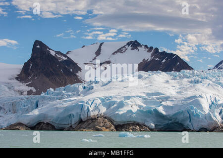 Smeerenburgbreen, Gletscher in der Nähe von Reuschhalvøya in Albert I mündet Land in Bjørnfjorden, inneren Teil des Smeerenburgfjorden, Svalbard, Norwegen Stockfoto