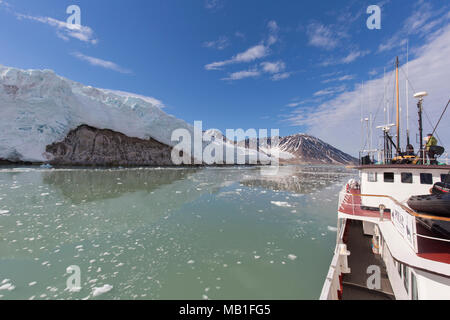 Smeerenburgbreen, Gletscher in der Nähe von Reuschhalvøya in Albert I mündet Land in Bjørnfjorden, inneren Teil des Smeerenburgfjorden, Svalbard, Norwegen Stockfoto