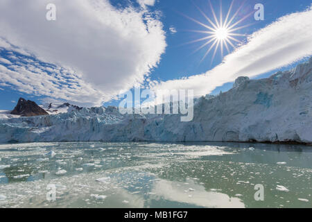 Smeerenburgbreen, Gletscher in der Nähe von Reuschhalvøya in Albert I mündet Land in Bjørnfjorden, inneren Teil des Smeerenburgfjorden, Svalbard, Norwegen Stockfoto