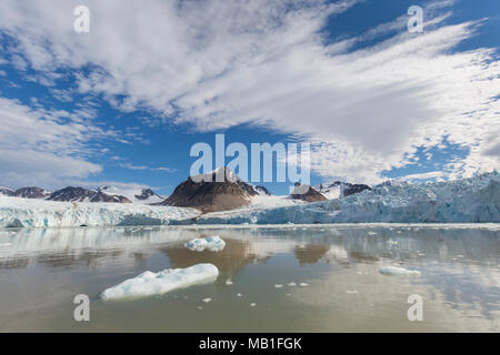 Smeerenburgbreen, Gletscher in der Nähe von Reuschhalvøya in Albert I mündet Land in Bjørnfjorden, inneren Teil des Smeerenburgfjorden, Svalbard, Norwegen Stockfoto