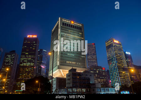 Der chinesischen Volksbefreiungsarmee Kräfte Hong Kong Gebäude, und Central District City Skyline, Hongkong, China. Stockfoto