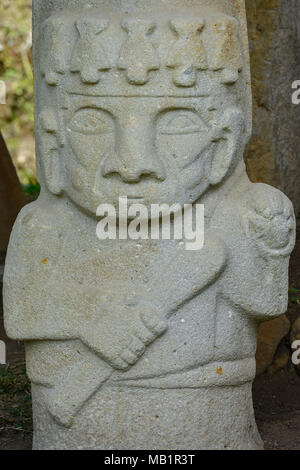 Alte präkolumbianischen Statuen in Cali, Kolumbien. Archäologischer Park, in einer Höhe von 1800 m an der Quelle des Rio Magdalena. Stockfoto