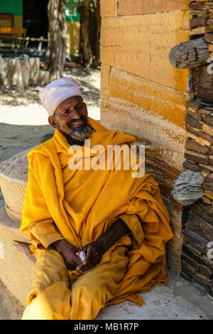 Tigray, Äthiopien - Januar 11, 2018: Portrait einer christlich-orthodoxen Priester an der Klippe Kloster Debre Damo in Tigray Region, Äthiopien. Stockfoto