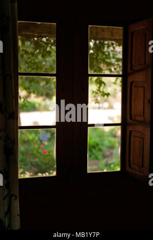 Blick in den Garten in den frühen Morgen. Matetic Weinberge, Chile. Stockfoto