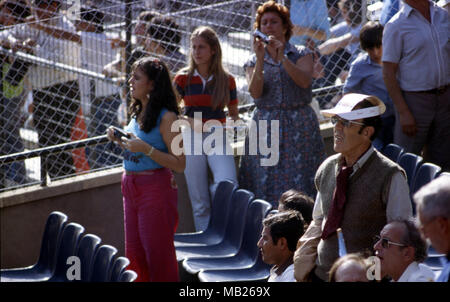 FIFA WM-Espana 1982 (Spanien 1982) 13.6.1982, Camp Nou, Barcelona. FIFA WM 1982 - Eröffnungsspiel (Gropup 3) Argentinien gegen Belgien. Zuschauer mit Kameras. Stockfoto