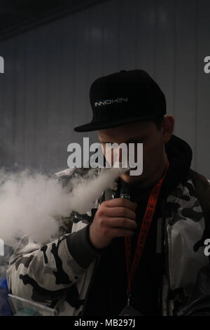 London, Großbritannien. 6. März 2018. Die 4 Vape Jam convention öffnet im ExCel center zieht Hunderte von vaping Enthusiasten in einem wachsenden Elektronische Zigarette Industrie in einer streng nicht rauchen Veranstaltungsort Credit: Amer ghazzal/Alamy leben Nachrichten Stockfoto