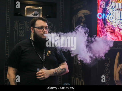 London, Großbritannien. 6. März 2018. Die 4 Vape Jam convention öffnet im ExCel center zieht Hunderte von vaping Enthusiasten in einem wachsenden Elektronische Zigarette Industrie in einer streng nicht rauchen Veranstaltungsort Credit: Amer ghazzal/Alamy leben Nachrichten Stockfoto