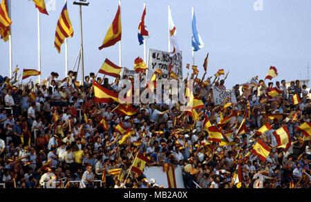 FIFA WM-Espana 1982 (Spanien 1982) 20.06.1982, Estadio Luis Casanova, Valencia. FIFA Fußball-Weltmeisterschaft 1982, Gruppe 5: Spanien gegen Jugoslawien. Spanischen Fans. Stockfoto