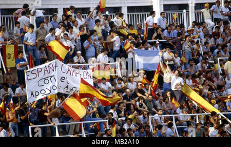 FIFA WM-Espana 1982 (Spanien 1982) 20.06.1982, Estadio Luis Casanova, Valencia. FIFA Fußball-Weltmeisterschaft 1982, Gruppe 5: Spanien gegen Jugoslawien. Spanischen Fans. Stockfoto