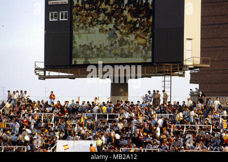 FIFA WM-Espana 1982 (Spanien 1982) 20.06.1982, Estadio Luis Casanova, Valencia. FIFA Fußball-Weltmeisterschaft 1982, Gruppe 5: Spanien gegen Jugoslawien. Spanischen Fans. Stockfoto