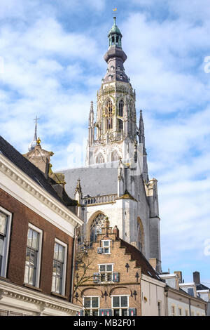 Kirche Unserer Lieben Frau ist das wichtigste Denkmal und ein Wahrzeichen von Breda. Die Kirche ist in den Brabantine gotischen Stil erbaut und der Turm ist 97 Mete Stockfoto