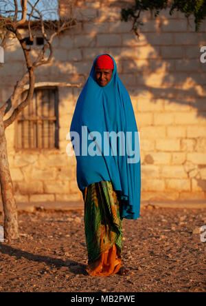 Porträt einer niedlichen verschleierte somalischen Teenager, Woqooyi Galbeed Provinz, Baligubadle, Somaliland Stockfoto