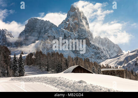 Cimon della Pala, Pale di San Martino Berge, Blick auf den Passo Rolle, San Martino di Castrozza Dorf, Trient, Trentino Alto Adige, Italien Stockfoto