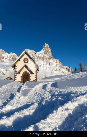 Pale di San Martino Berge, Blick auf den Passo Rolle, San Martino di Castrozza Dorf, Trient, Trentino Alto Adige, Italien Stockfoto
