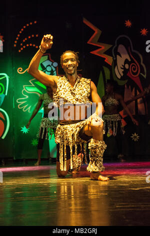 Afrikanische Akrobatik Performance auf der Bühne Stockfoto