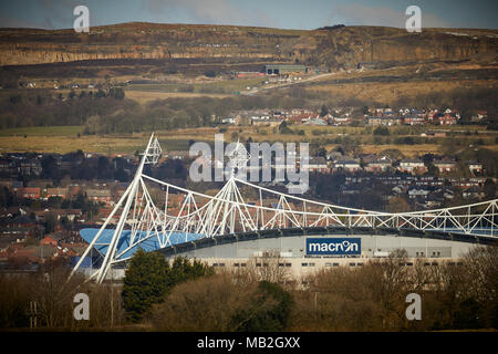 BWFC-Außen der Bolton Wanderers FC Längestrich Stadion mit Winter Hügel hinter Stockfoto