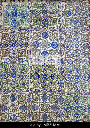 Osmanischen stil Glasierte keramische Fliesen dekoriert mit floralen Ornamenten, Kairo, Ägypten Stockfoto
