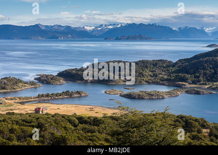 Panoramablick auf Wulaia Bucht, auch genannt Caleta Wulaia, Insel Navarino, Feuerland, Patagonien, Chile Stockfoto