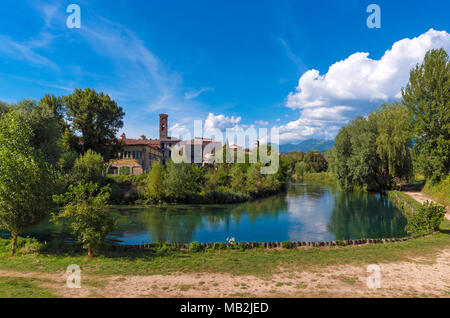 Rieti (Italien) - Der Sabina Stadt, in der Region Latium, unter Mount Terminillo und kreuzte durch den Fluss Velino. Stockfoto