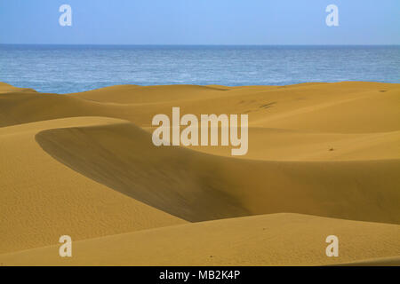Gerippte und glatte Sand der Dünen von Maspalomas auf Gran Canaria. Stockfoto