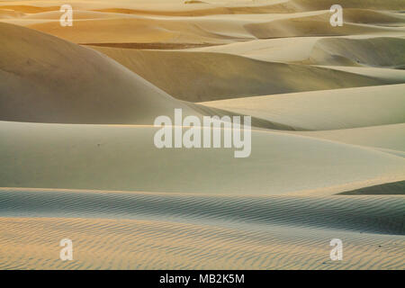 Gerippte und glatte Sand der Dünen von Maspalomas auf Gran Canaria. Stockfoto