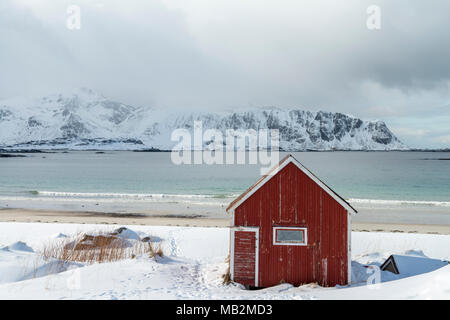 Fischerhütte am Ramberg, Lofoten, Norwegen Stockfoto