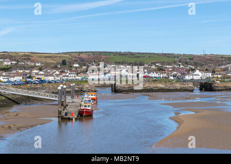 Burry Port Marina bei Ebbe, Carmarthenshire, South Wales Stockfoto