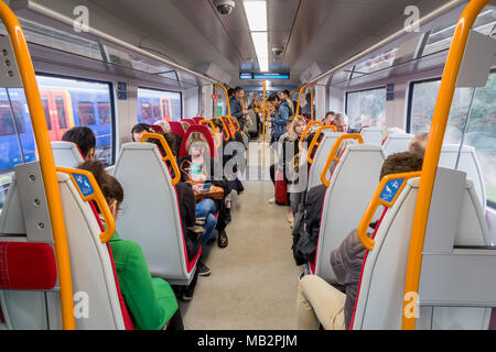 Die Einrichtung eines neuen Desiro City Class 707 Zug. Die Klasse 707 Züge von Siemens geliefert werden und durch South Western Railway betrieben. Stockfoto