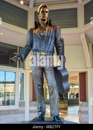 Memphis, TN-20.09.2010 2017: Statue von Elvis Presley begrüßt die Besucher nach Memphis, Tennessee. Stockfoto