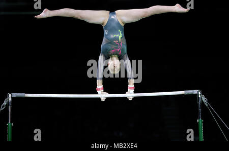 Wales' Maisie Methuen am Stufenbarren während die Frauen endgültig und Individuelle Qualifizierung am Coomera Indoor Sports Center in Tag zwei des 2018 Commonwealth Games in der Gold Coast, Australien. Stockfoto