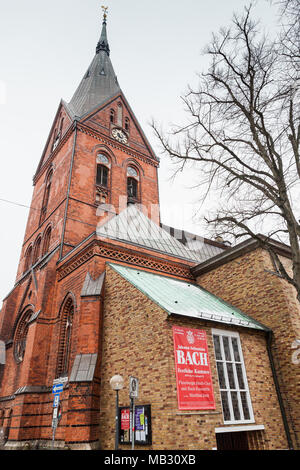 Flensburg, Deutschland - 10. Februar 2017: Sankt Marien oder St. Maria Kirche Fassade, vertikale Foto Stockfoto