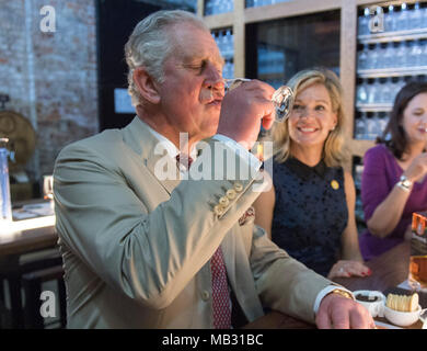 Der Prinz von Wales bei einer Tour durch die Bundaberg Rum Distillery, einschließlich das renovierte Bundaberg Rum Museum und besuchte er eine Gemeinschaft Festival. Stockfoto