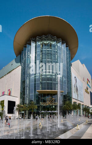 Siam Paragon Shopping Centre, Außenansicht, Brunnen vor der Glasfassade, Rama I Road, Pathum Wan district, Bangkok Stockfoto