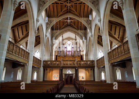 Die neugotische Kirchenschiff mit Orgelempore, Kegel shop Orgel, Evangelische Stiftskirche, Dettingen an der Erms, Baden-Württemberg Stockfoto