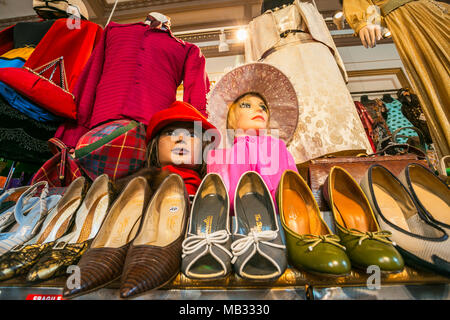 Jahrzehnte der Mode Shop. Haight-Ashbury District. Die Nachbarschaft ist für die Herkunft der Hippie Zähler Kultur bekannt. San Francisco. Kalifornien, Stockfoto