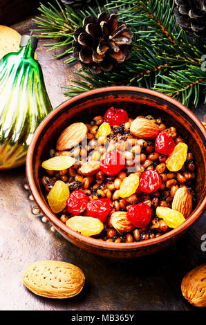 Nationale russische Weihnachten Teller, ein Porridge mit Rosinen und Mandeln, kutya Stockfoto