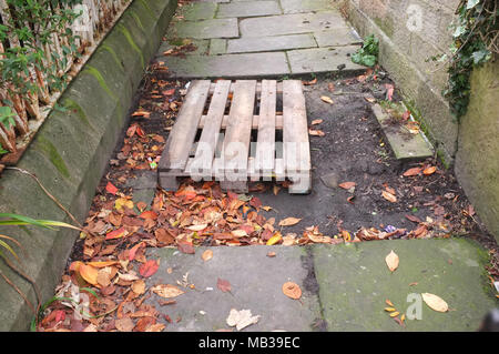 York Stein Pflastersteine aus einer denkmalgeschützten Gebäuden gestohlen Fuß weg in England Großbritannien Stockfoto