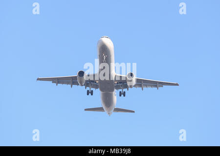 ISTANBUL, Türkei - 06 Januar, 2018: Turkish Airlines Airbus A 321-231 (CN 5083) Landung Flughafen Istanbul Atatürk. Dein ist die Fluggesellschaft der Türkei Stockfoto