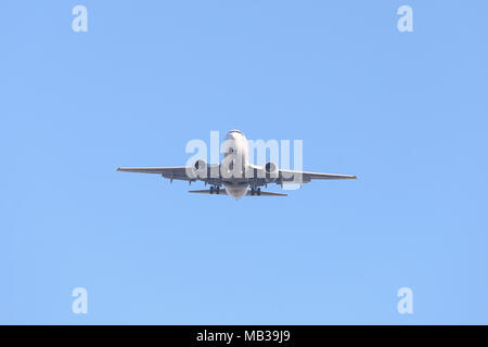 ISTANBUL, Türkei - 06 Januar, 2018: Air Algerie Boeing 737-6 D6 (CN 30209) Landung Flughafen Istanbul Atatürk. Air Algerie ist die nationale Fluggesellschaft der Stockfoto