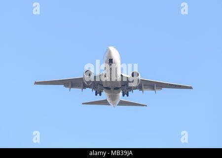 ISTANBUL, Türkei - 06 Januar, 2018: Air Algerie Boeing 737-6 D6 (CN 30209) Landung Flughafen Istanbul Atatürk. Air Algerie ist die nationale Fluggesellschaft der Stockfoto