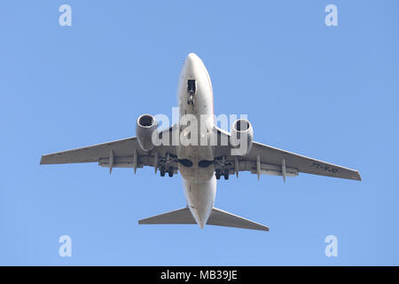 ISTANBUL, Türkei - 06 Januar, 2018: Air Algerie Boeing 737-6 D6 (CN 30209) Landung Flughafen Istanbul Atatürk. Air Algerie ist die nationale Fluggesellschaft der Stockfoto