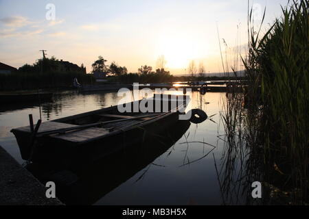 Sonnenuntergang am Velence See, Ungarn Stockfoto