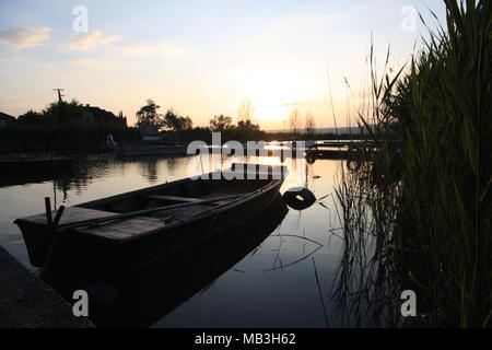 Sonnenuntergang am Velence See, Ungarn Stockfoto