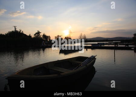 Sonnenuntergang am Velence See, Ungarn Stockfoto