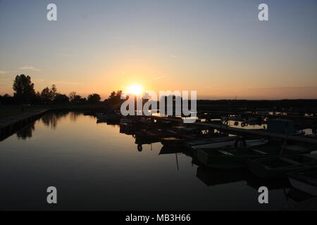 Sonnenuntergang am Velence See, Ungarn Stockfoto