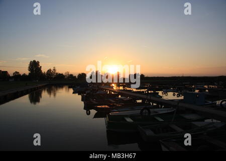 Sonnenuntergang am Velence See, Ungarn Stockfoto